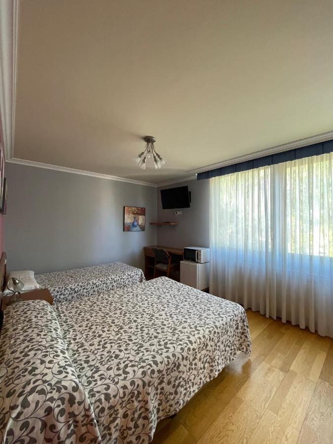 Hostal Santiago 2 Burgos Bagian luar foto