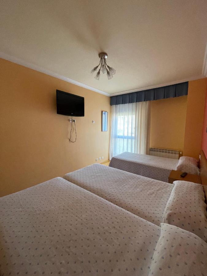 Hostal Santiago 2 Burgos Bagian luar foto
