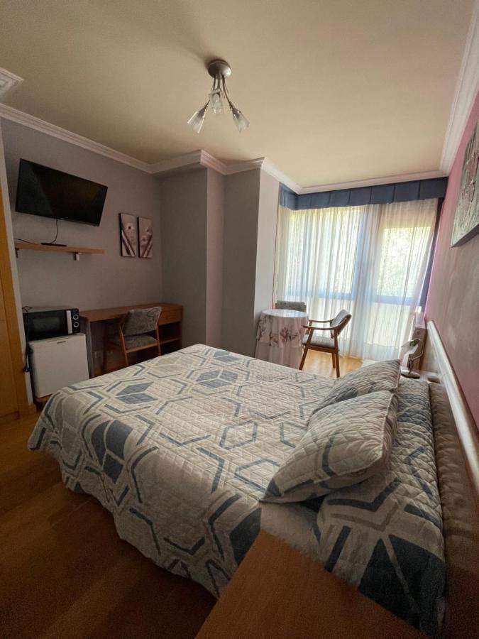 Hostal Santiago 2 Burgos Bagian luar foto