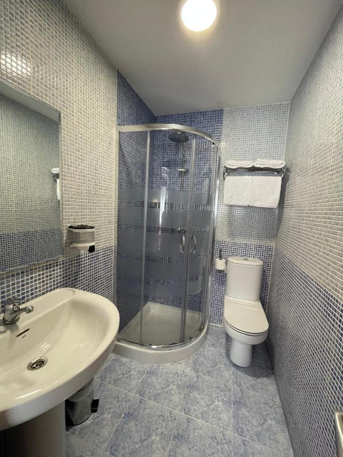 Hostal Santiago 2 Burgos Bagian luar foto