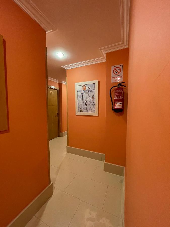 Hostal Santiago 2 Burgos Bagian luar foto