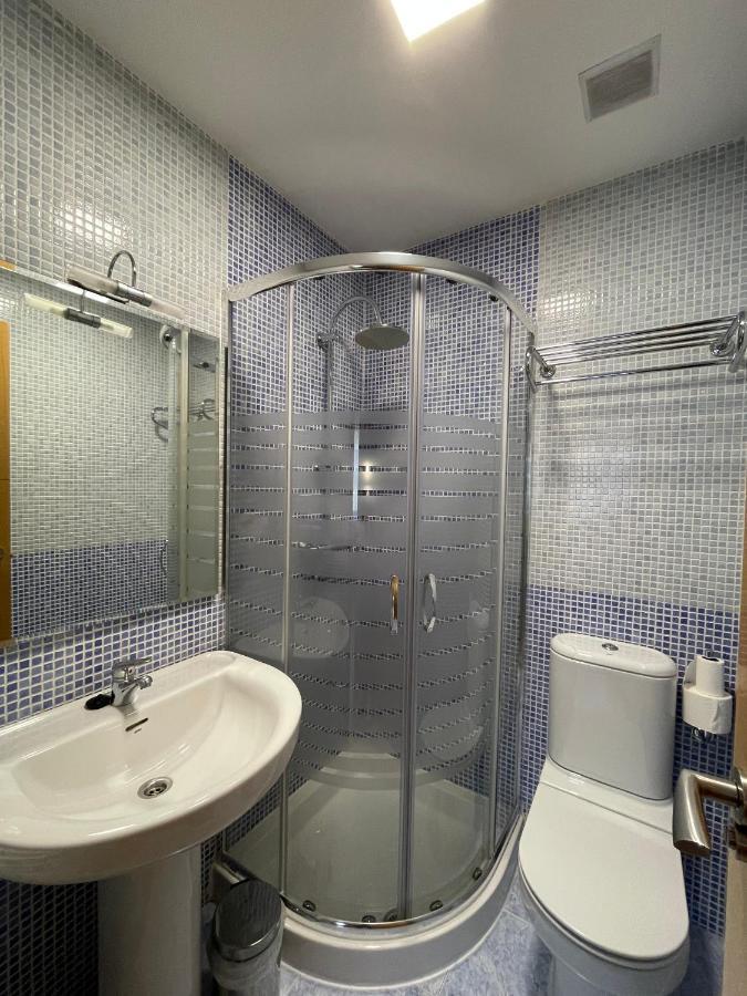 Hostal Santiago 2 Burgos Bagian luar foto