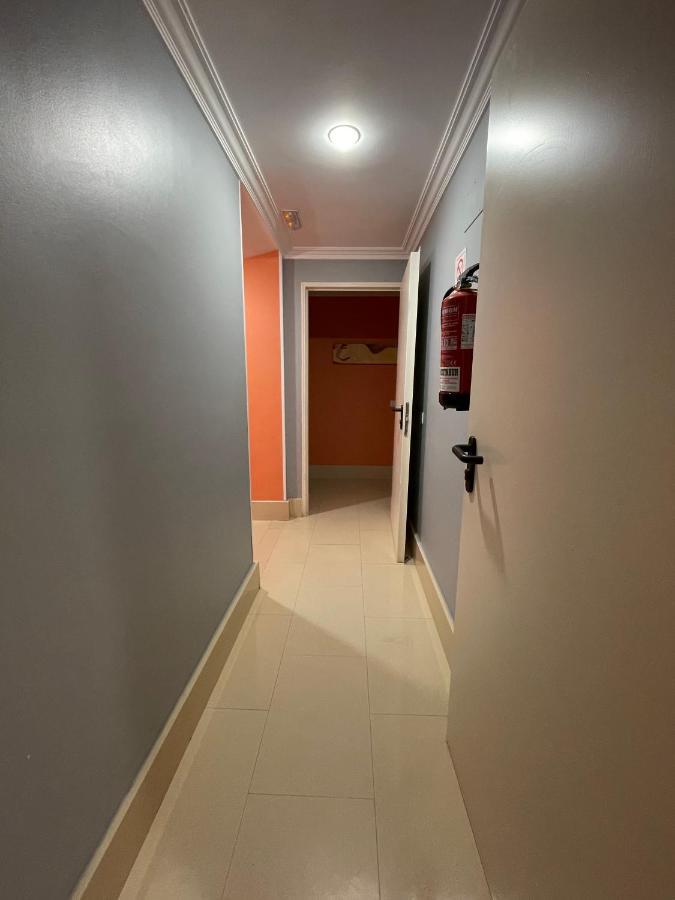 Hostal Santiago 2 Burgos Bagian luar foto