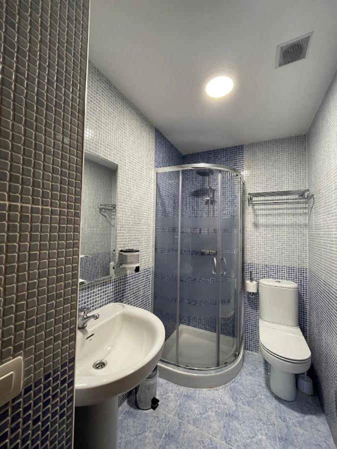 Hostal Santiago 2 Burgos Bagian luar foto