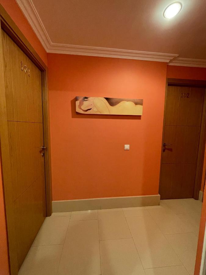 Hostal Santiago 2 Burgos Bagian luar foto