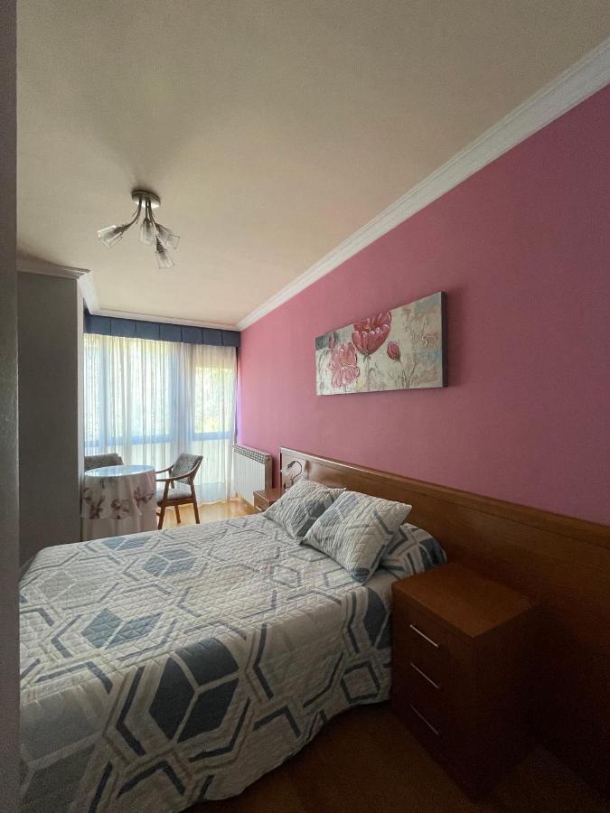 Hostal Santiago 2 Burgos Bagian luar foto