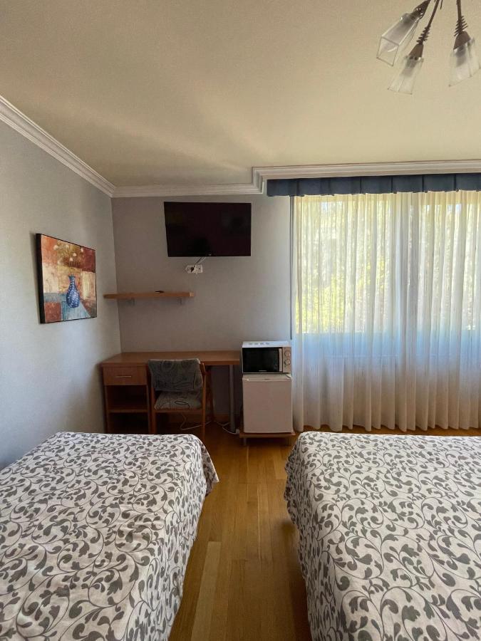 Hostal Santiago 2 Burgos Bagian luar foto
